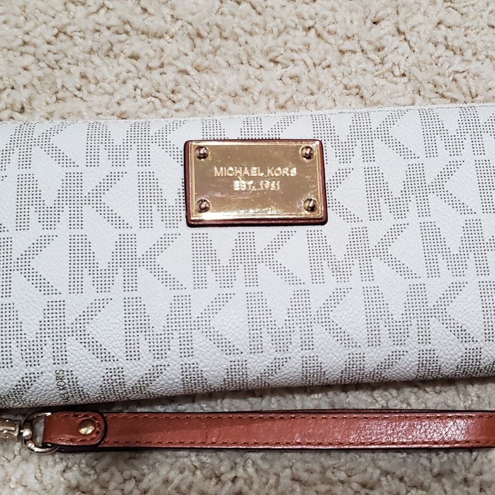 Micheal Kors Deluxe Wallet with Strap